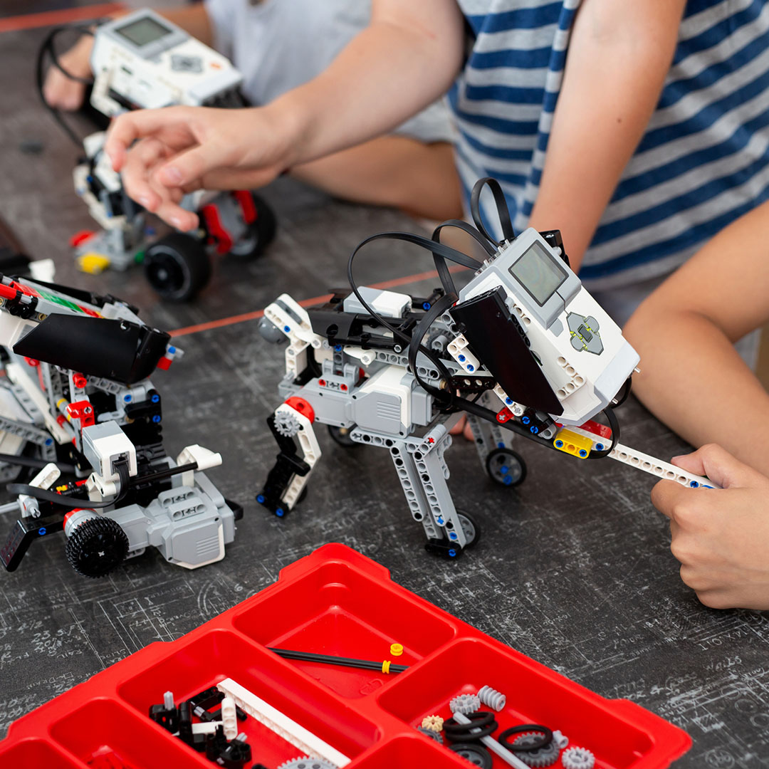 STEM TGR Learning Robotics Class w/ LEGO Education BricQ Motion Prime
